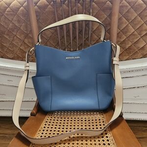Michael Kors Bedford Bucket Bag Blue Tan Like New Classy Elegant Denim